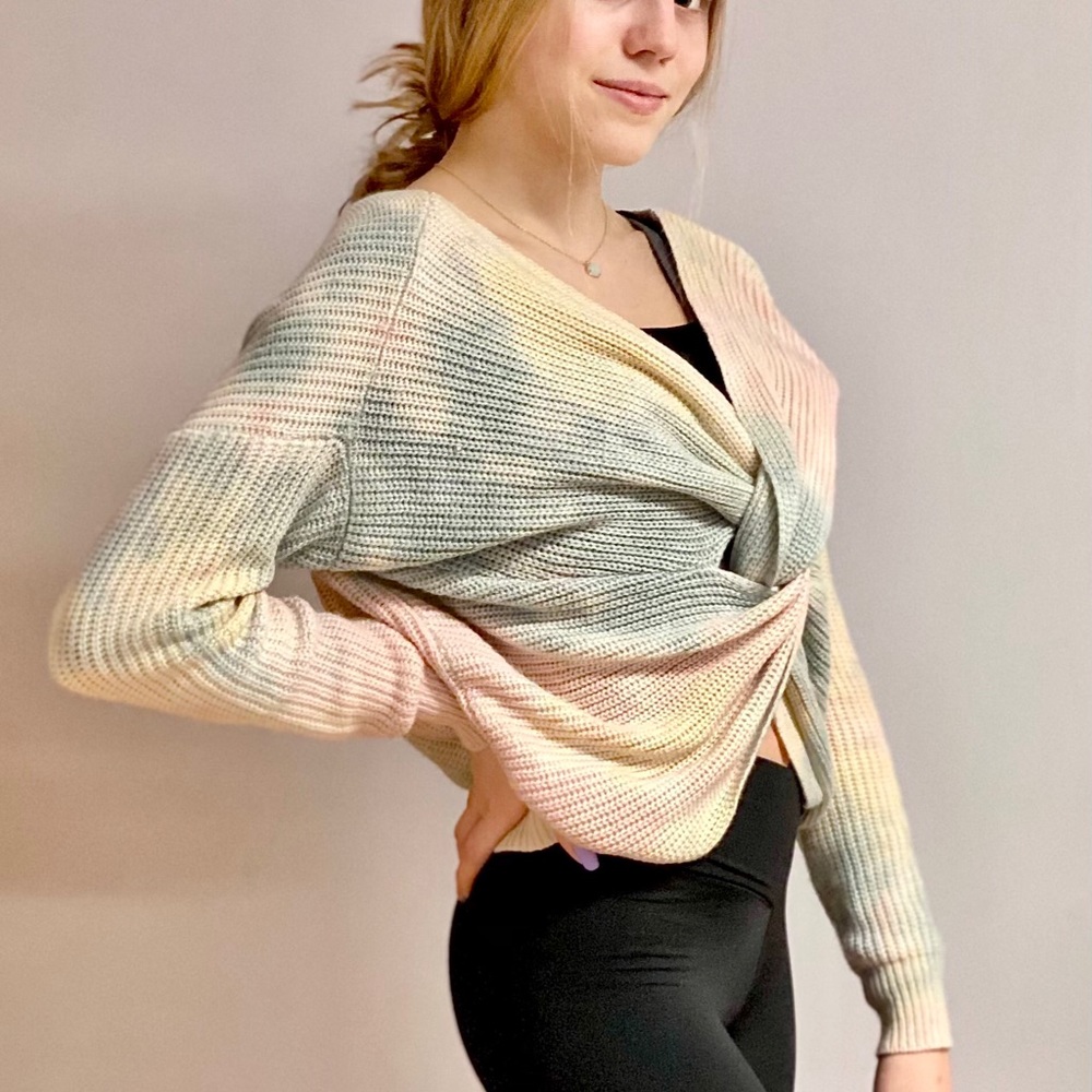 🌟CLEARANCE 🌟Sweet As Candy Twist Sweater - Picture 3 of 6
